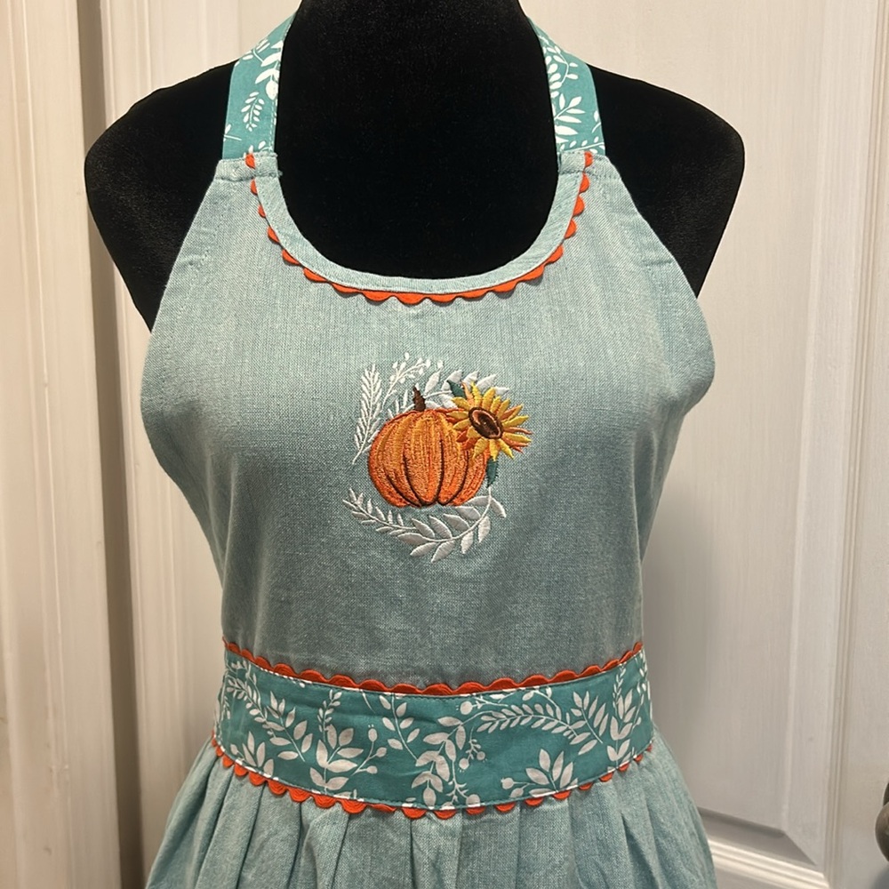 Adorable Cooking Apron - Picture 3 of 5